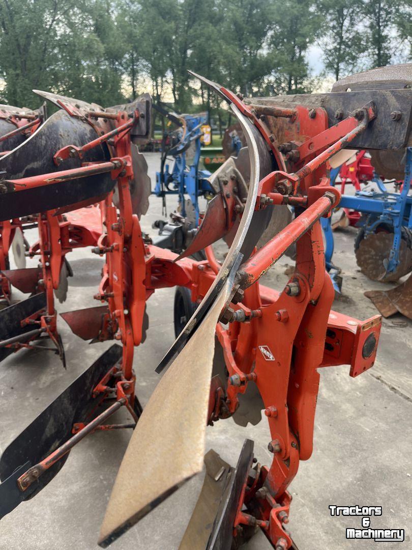 Charrues Kuhn VARI MASTER 121