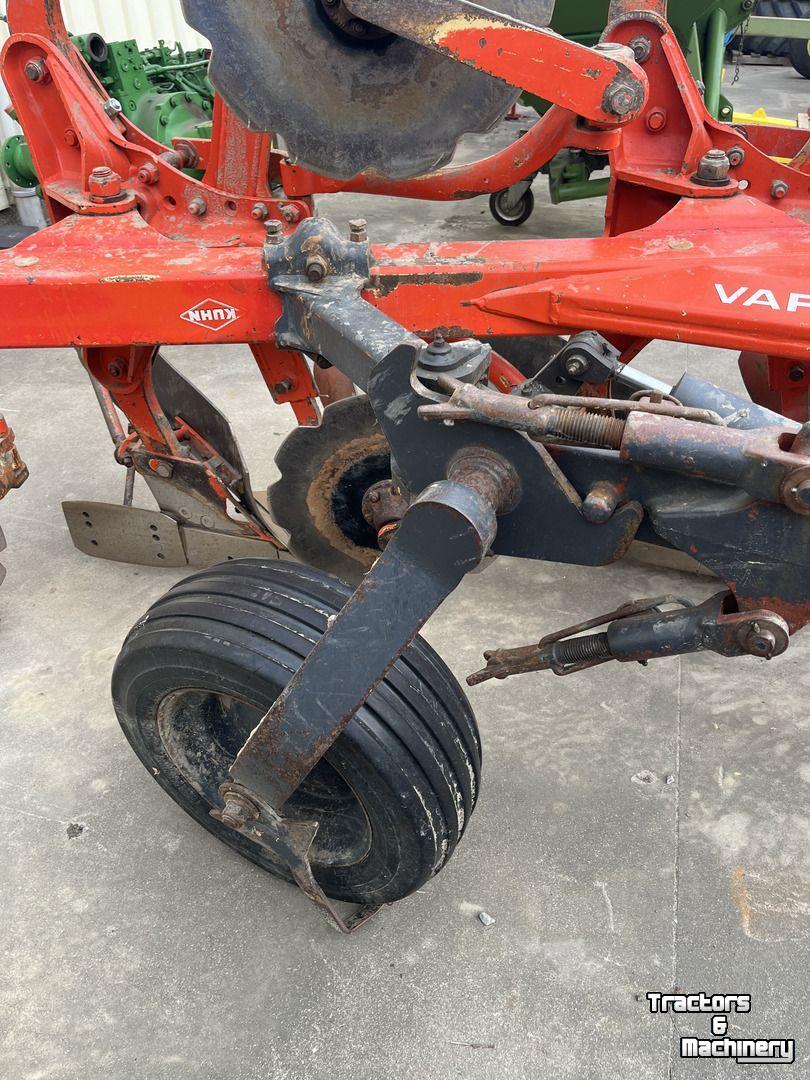 Charrues Kuhn VARI MASTER 121