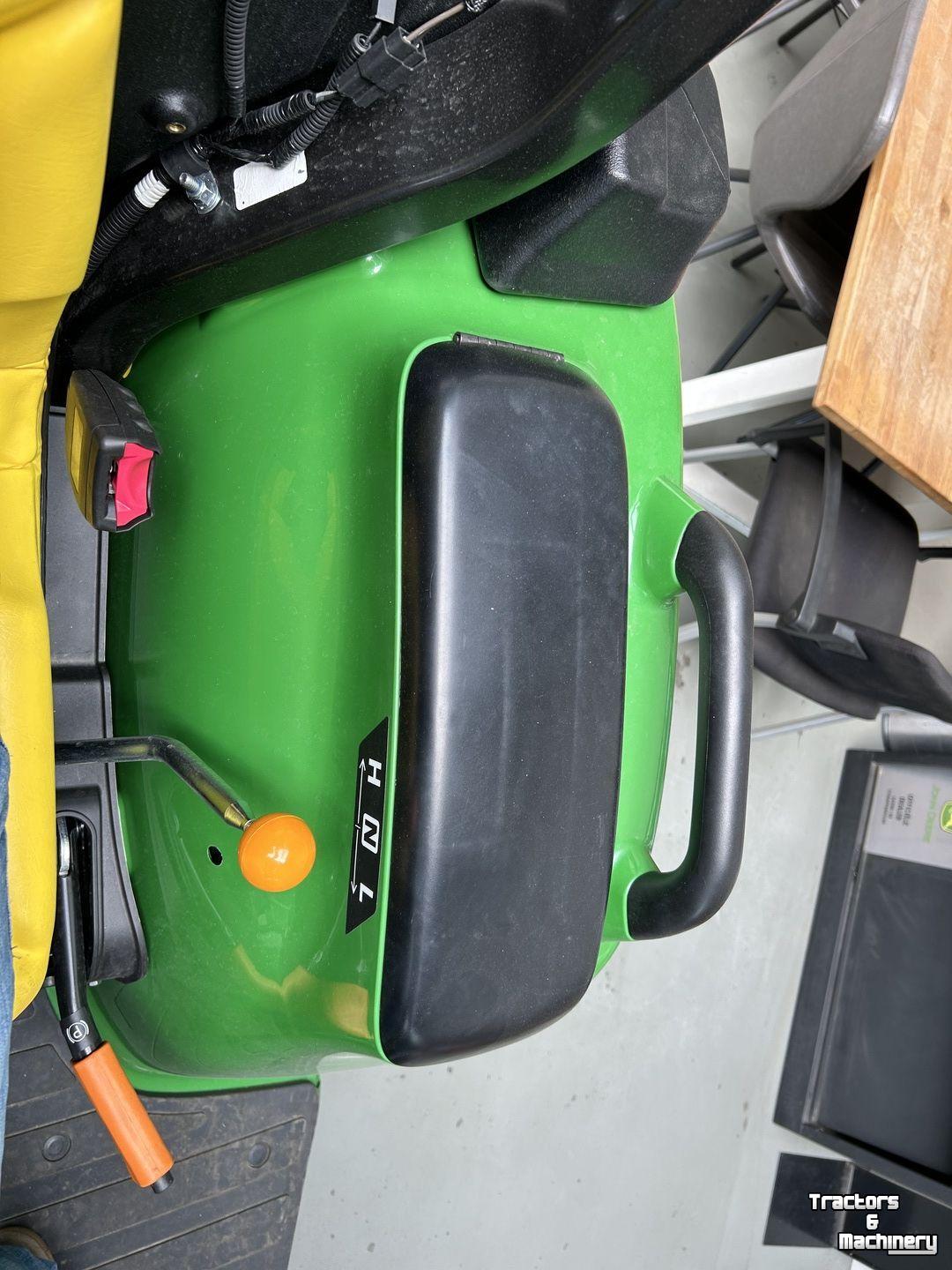 Tracteur pour vignes et vergers John Deere 3038E