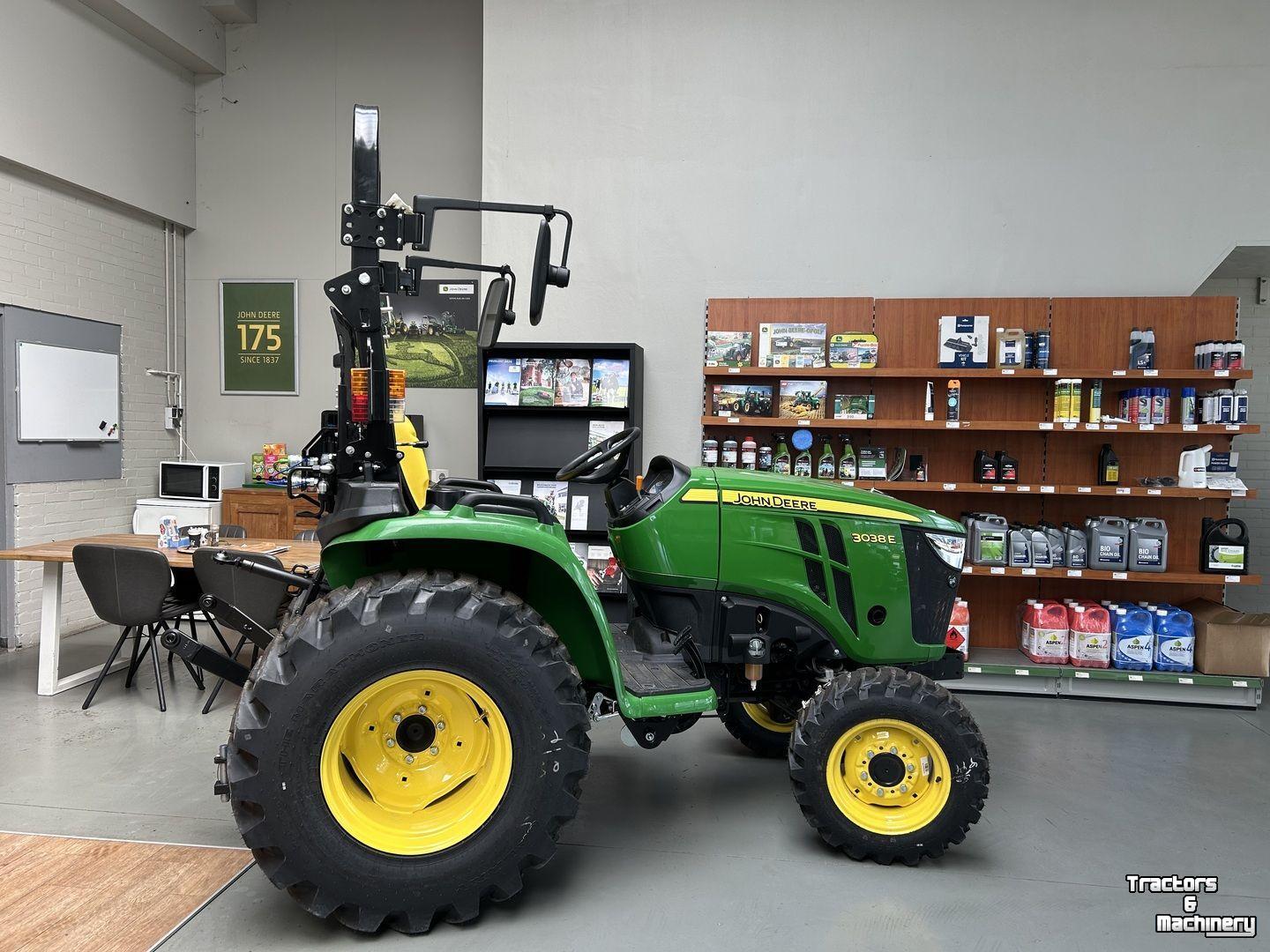 Tracteur pour vignes et vergers John Deere 3038E