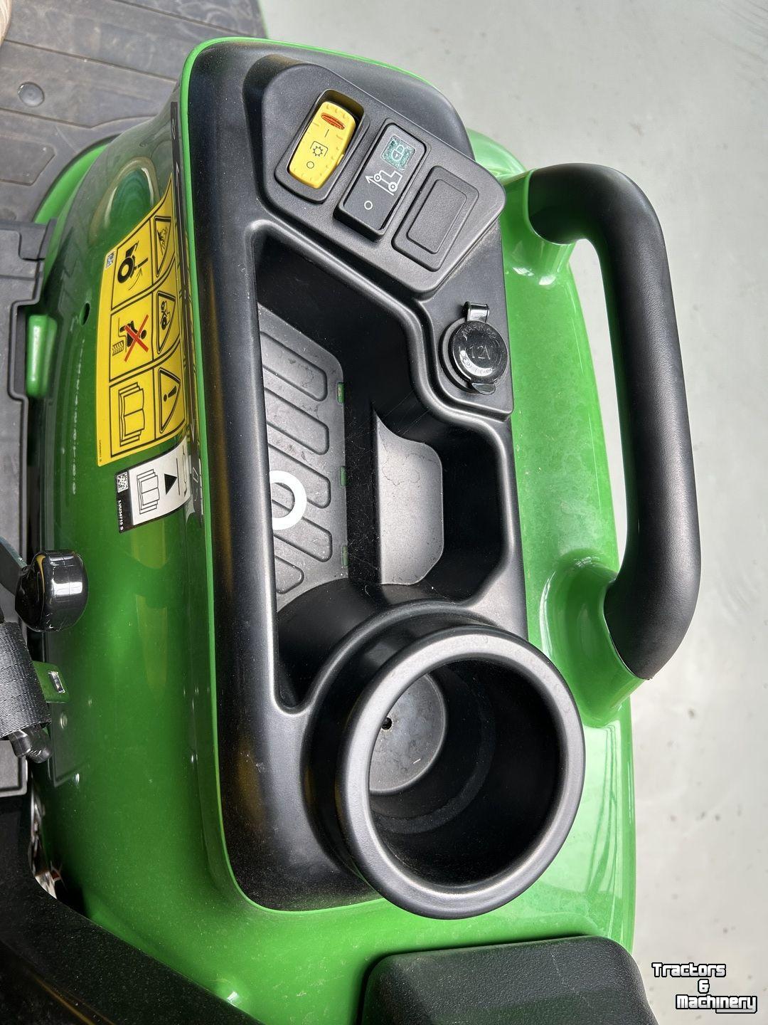 Tracteur pour vignes et vergers John Deere 3038E