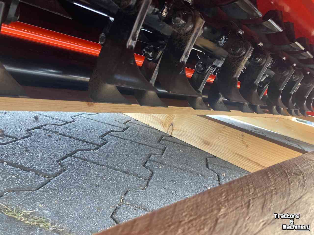 Aérateur de gazon Kubota Koala  1000 klepelmaaiers verticuteermachine leverbaar; 1000, 1200,1600