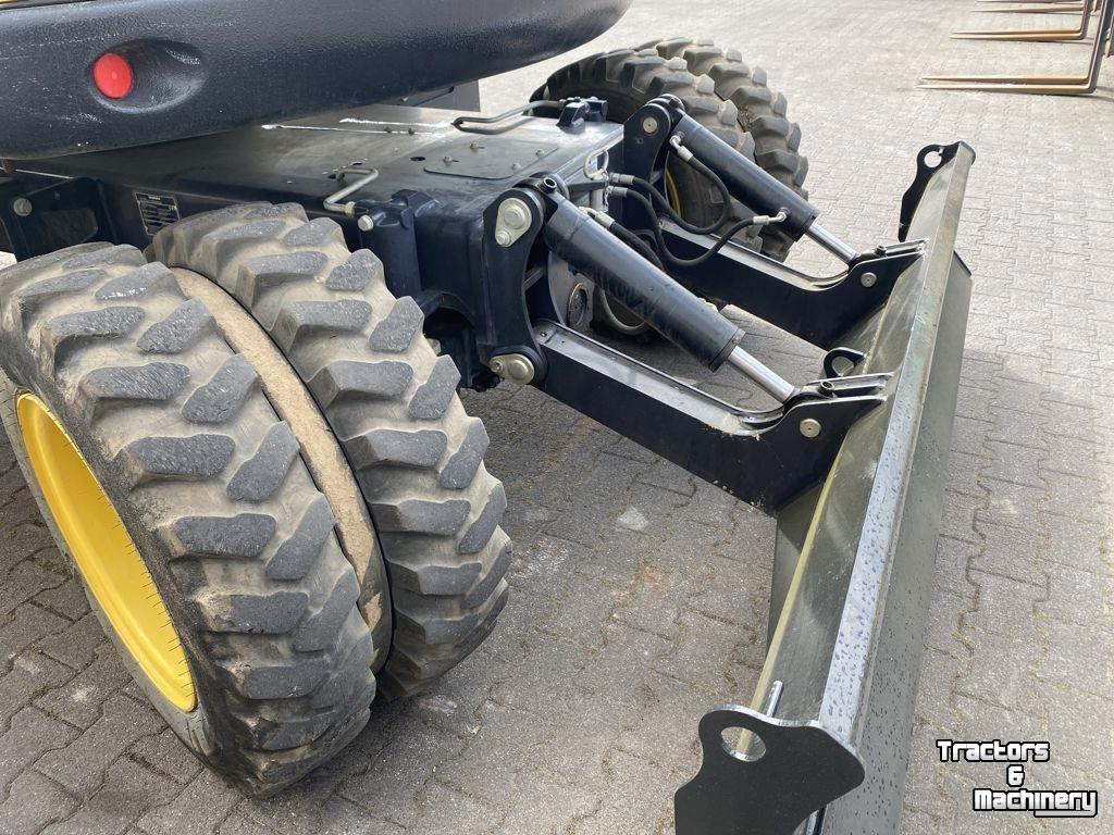 Pelles sur pneus Yanmar B95W