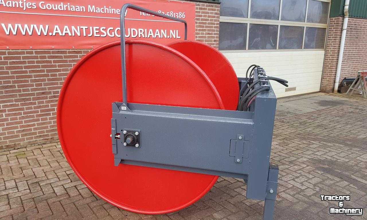 Distributeur à tuyau flexible trainé Agomac Slanghaspel