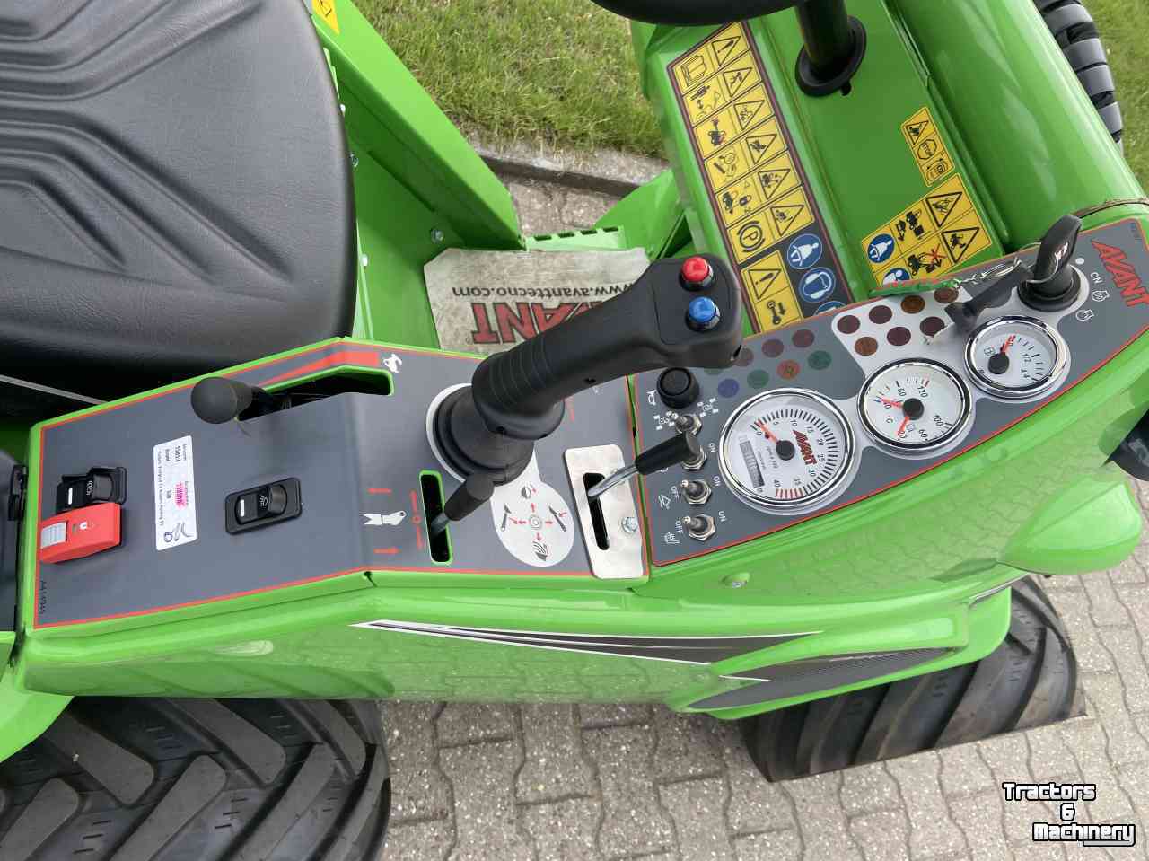 Chargeuse sur pneus Avant 528 TDL