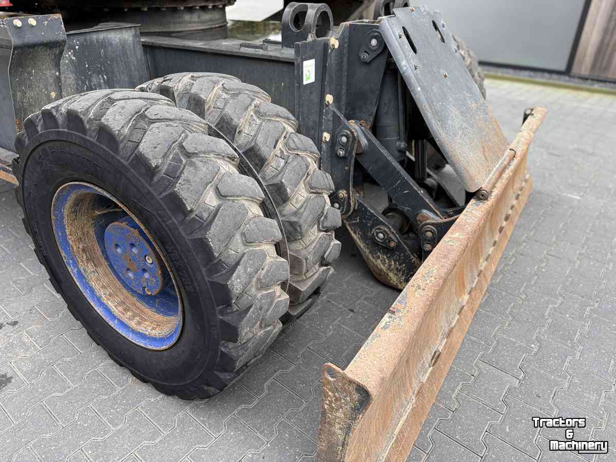 Chargeuse sur pneus telescopique Komatsu PW180-10