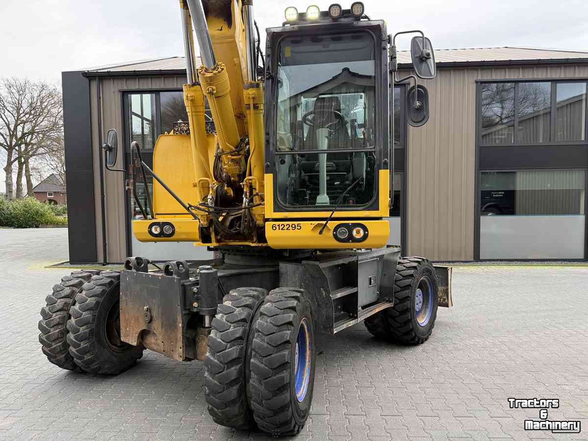 Chargeuse sur pneus telescopique Komatsu PW180-10