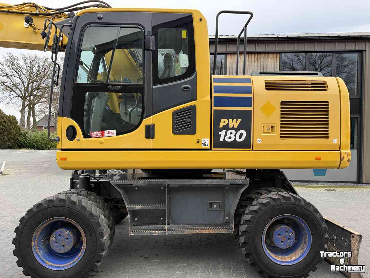 Chargeuse sur pneus telescopique Komatsu PW180-10