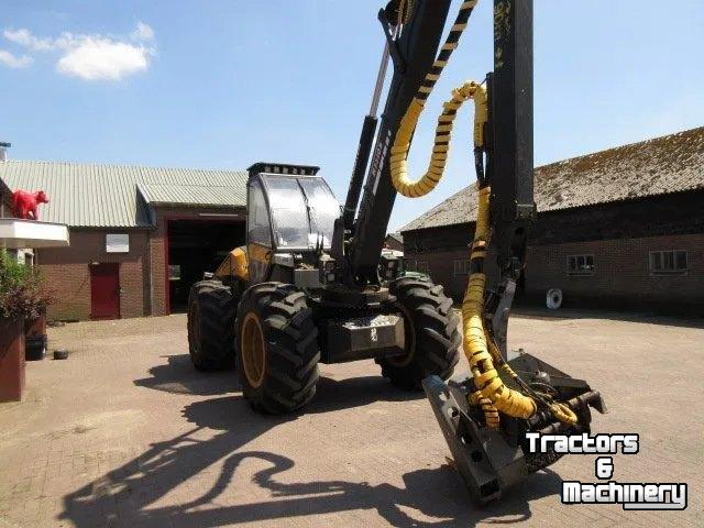 Véhicule automotrice arracheuse forestière Sampo 1066