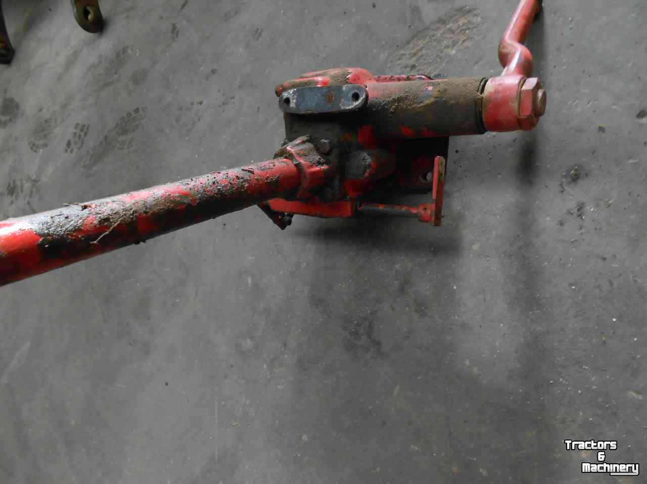 Pièces d‘occasion pour tracteurs International 383 453 en 33 serie smalspoor