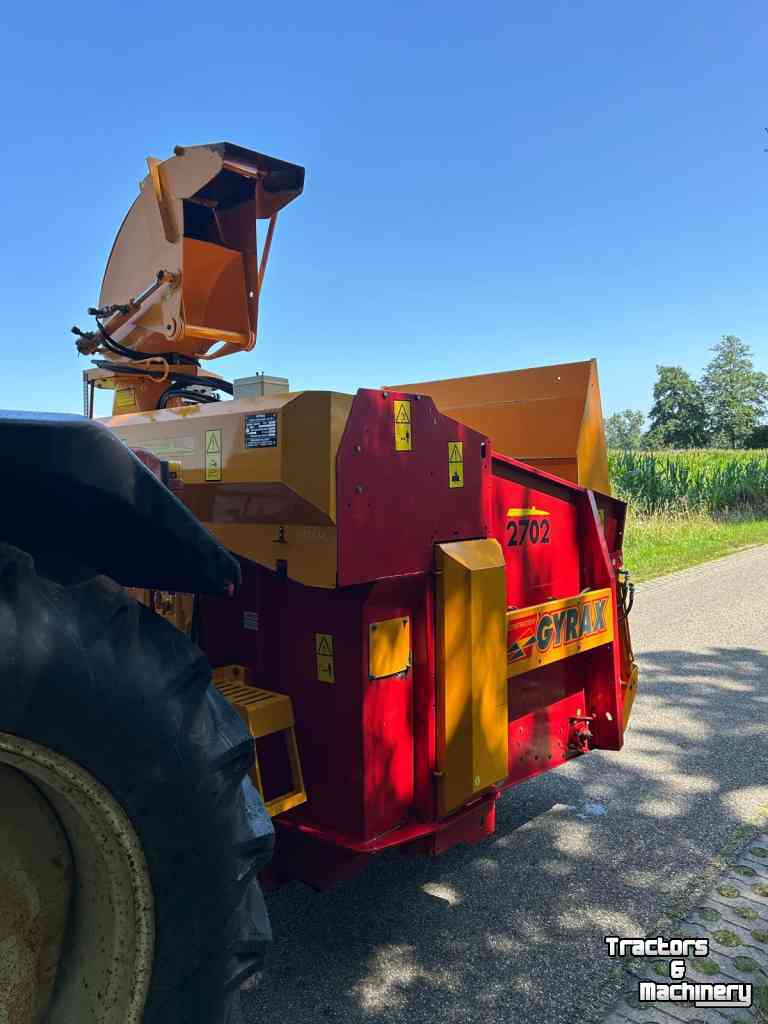 Distributeur de paille pour des logettes Gyrax gyrax stroblazer stroverdeler