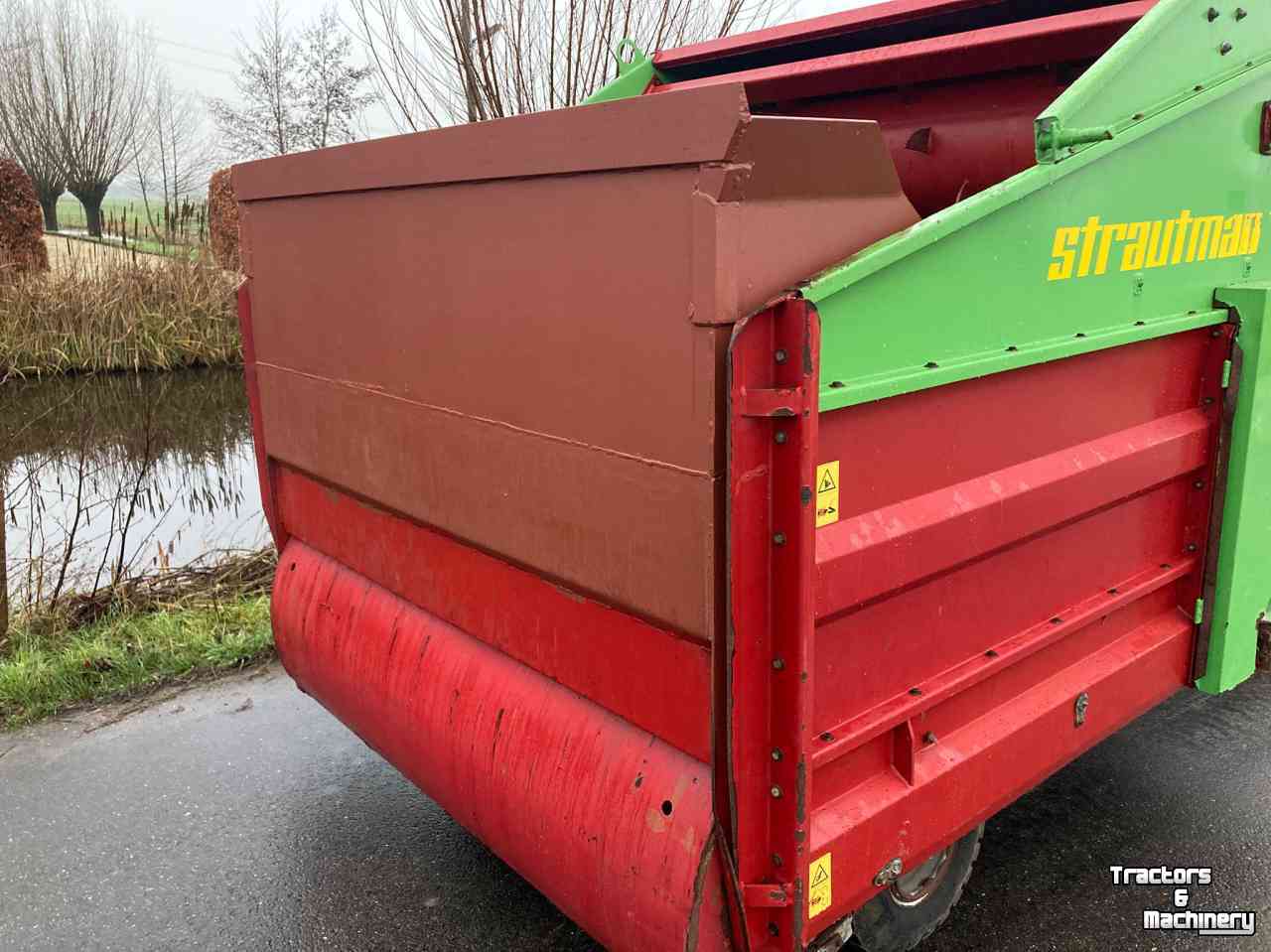Distributeur de fourrage en bloc Strautmann UBVW Blokkenwagen