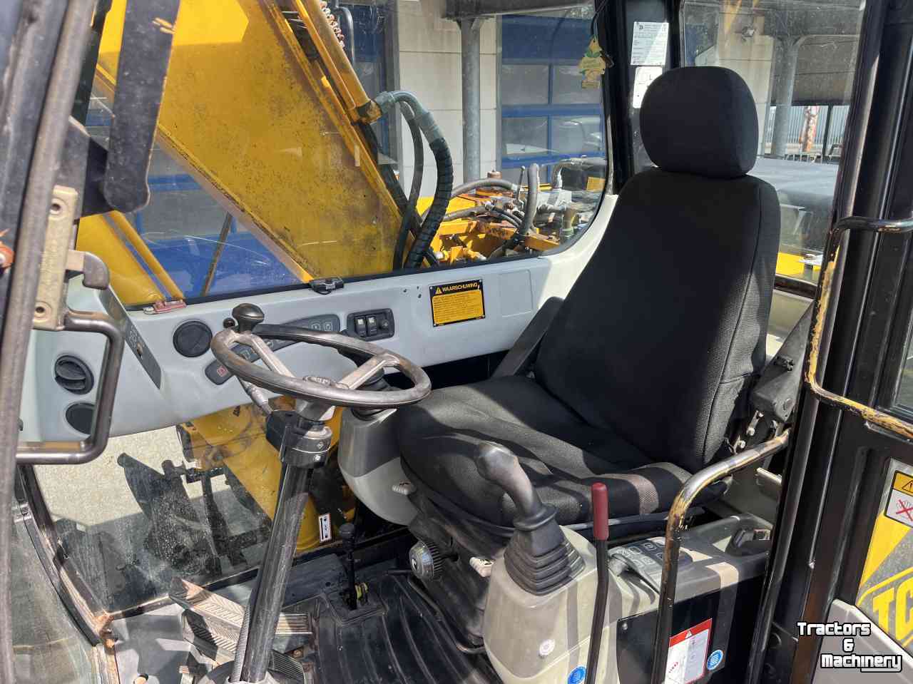 Pelles sur pneus JCB JS145W
