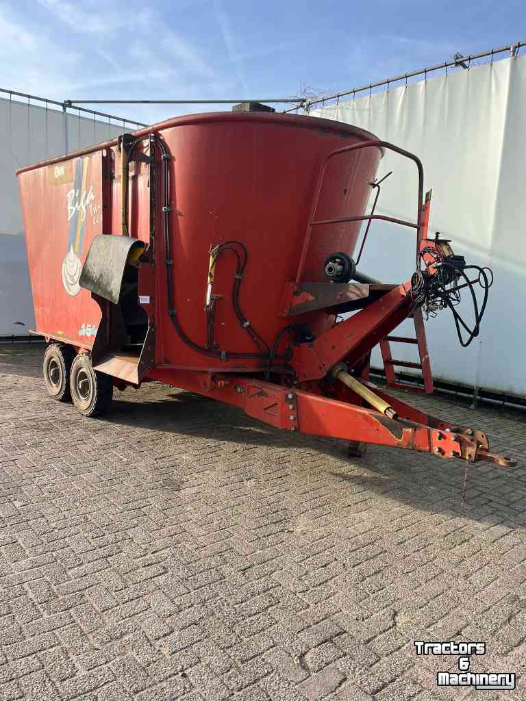 Mélangeuse Verticale Peecon Biga Twin Eco 15 m3 voermengwagen