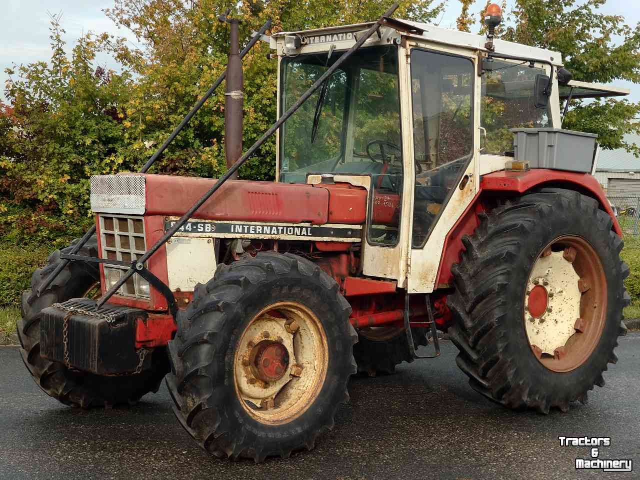 Tracteur International 844 SB