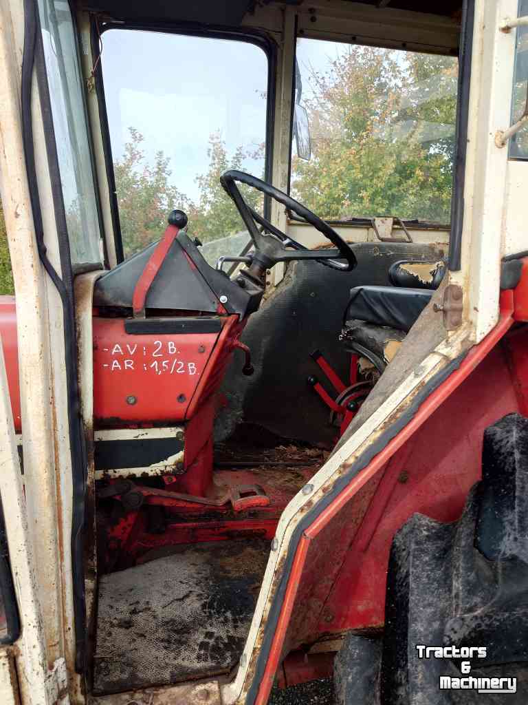 Tracteur International 844 SB