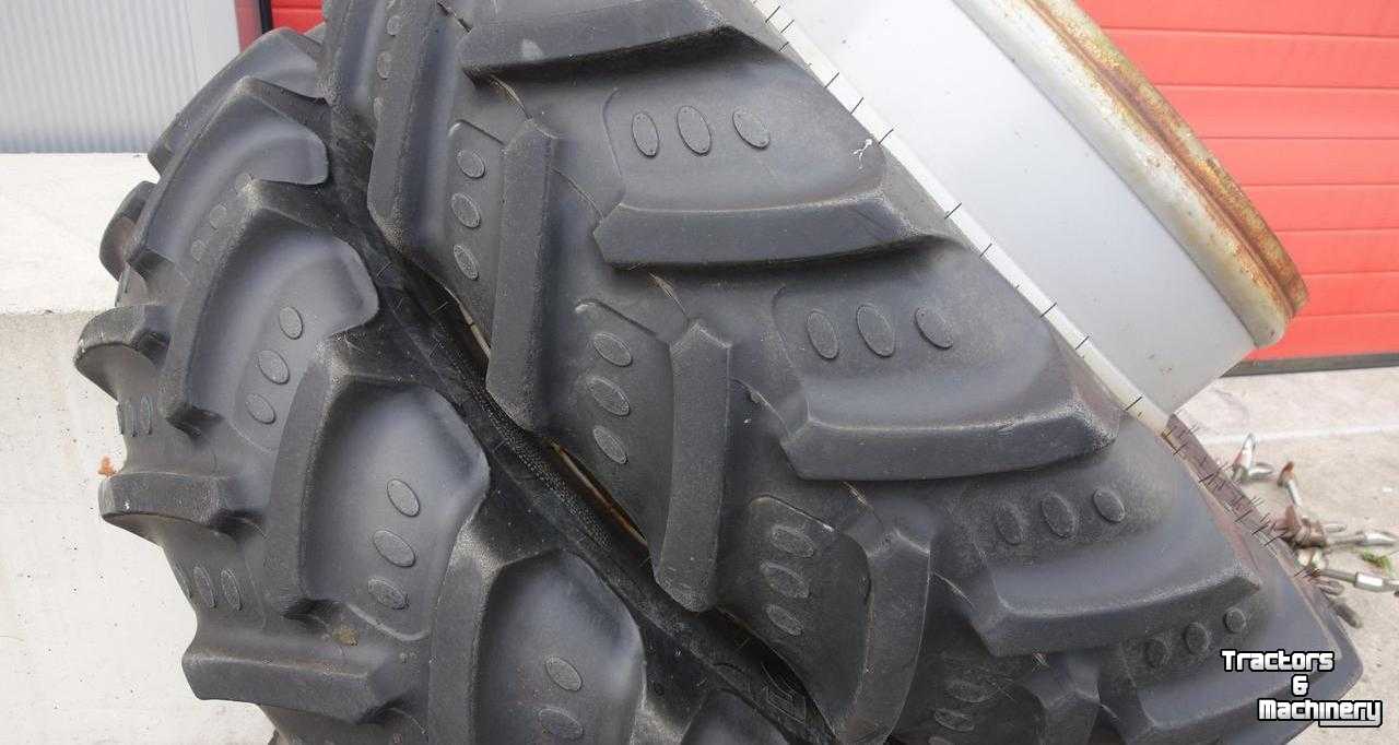 Roues, Pneus, Jantes, Barillets Jumelage BKT 320/85R32-28 85% RT 855