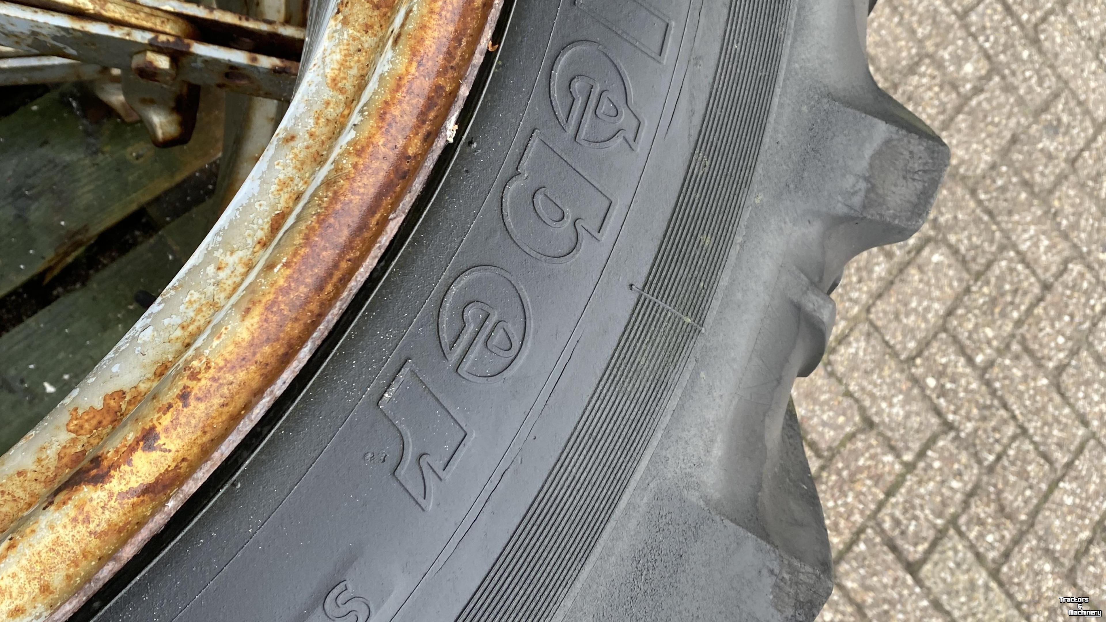 Roues, Pneus, Jantes, Barillets Jumelage Kleber Dubbellucht 13.6R38