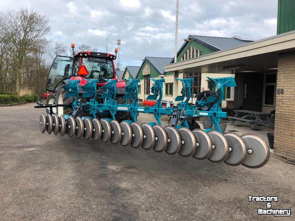 Autres matériel et accessoires de travail du sol Kramer ECO ploeg EMMEGIEMME on land in de veur