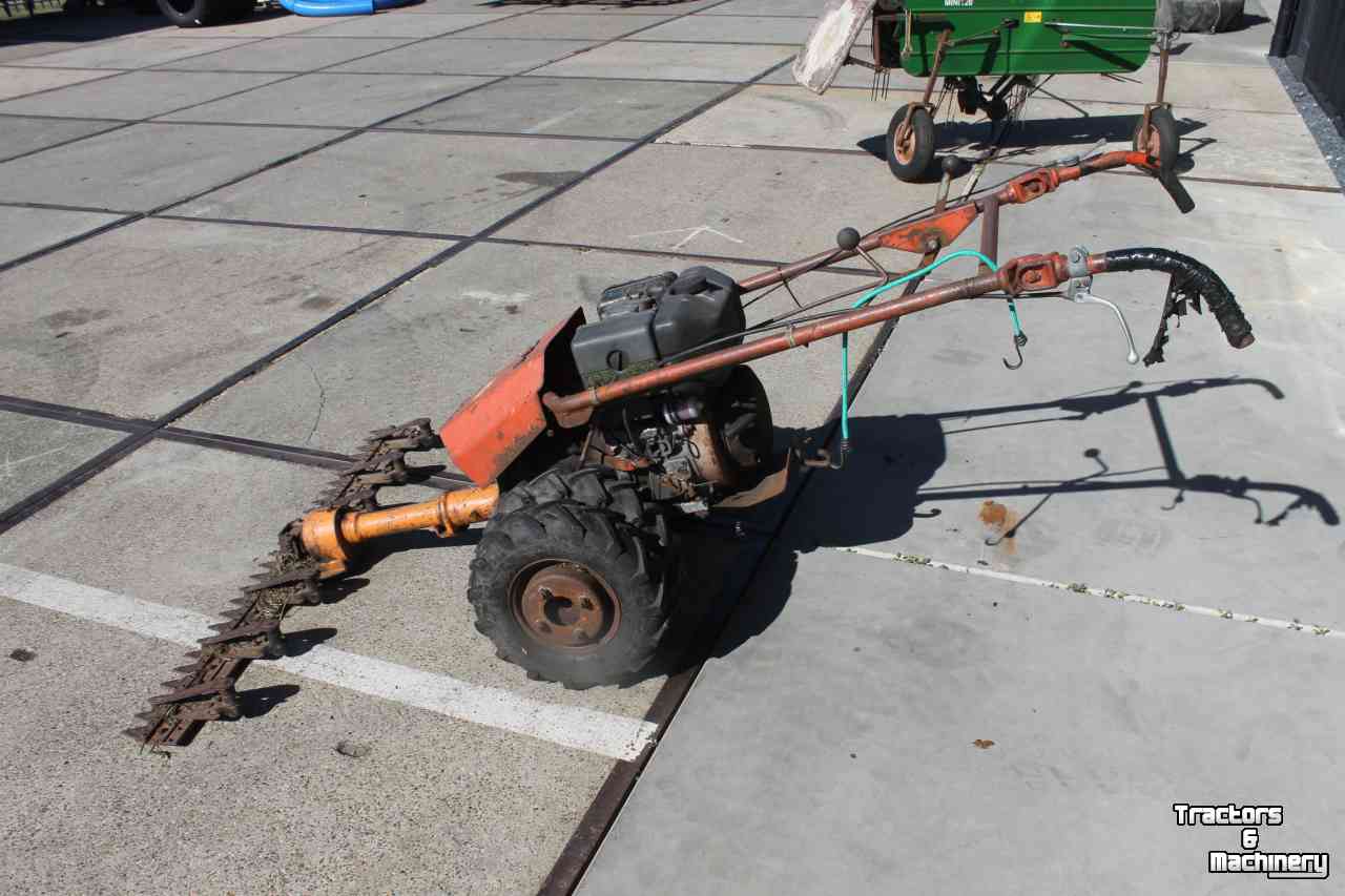 Motoculteur Bucher M300 2-wielige trekker 2-wieler tractor met maaibalk