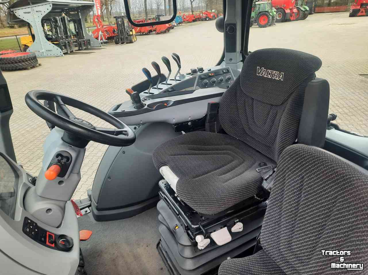 Tracteur Valtra T144 Active