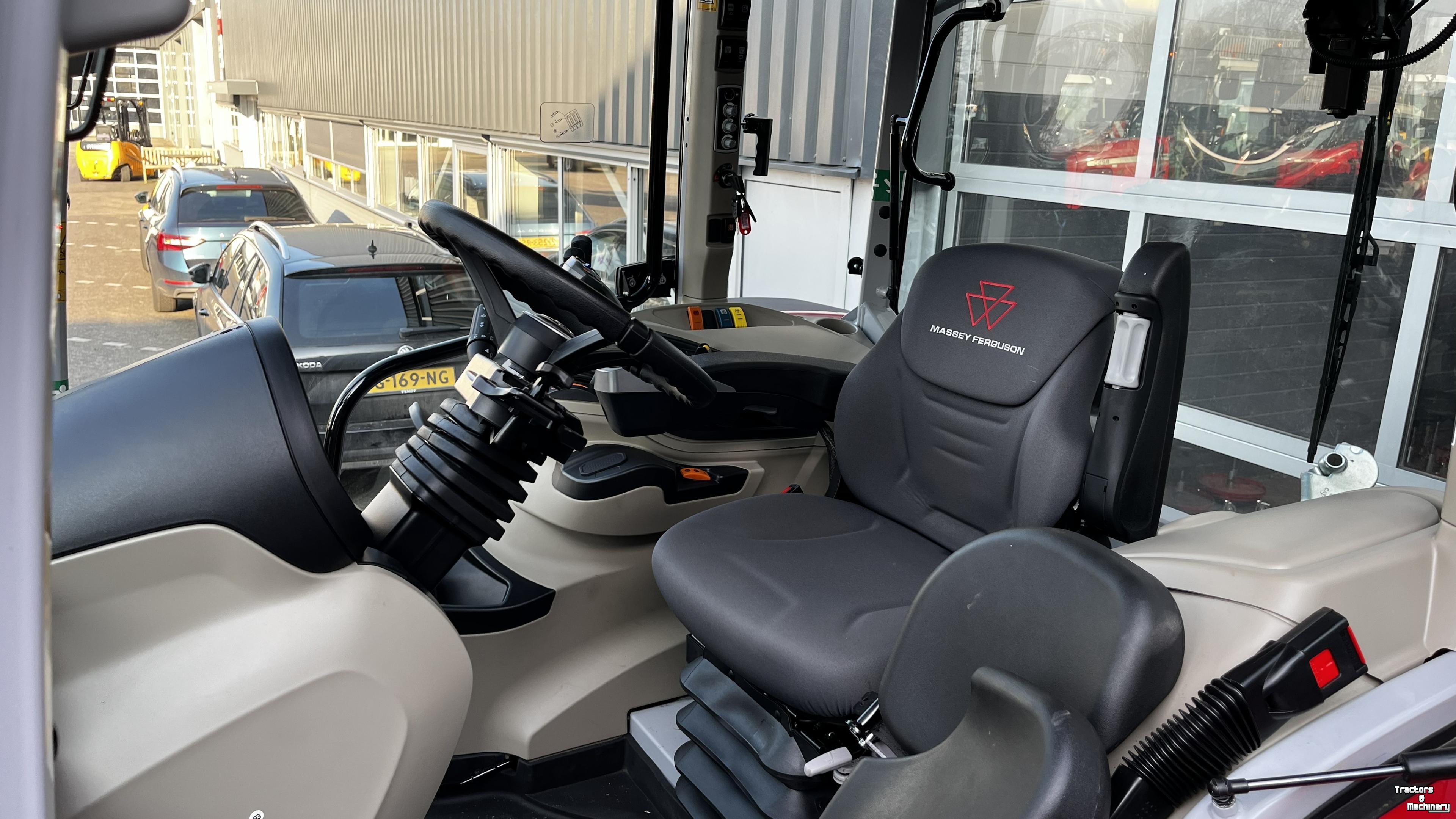 Tracteur Massey Ferguson 5M.115 D4