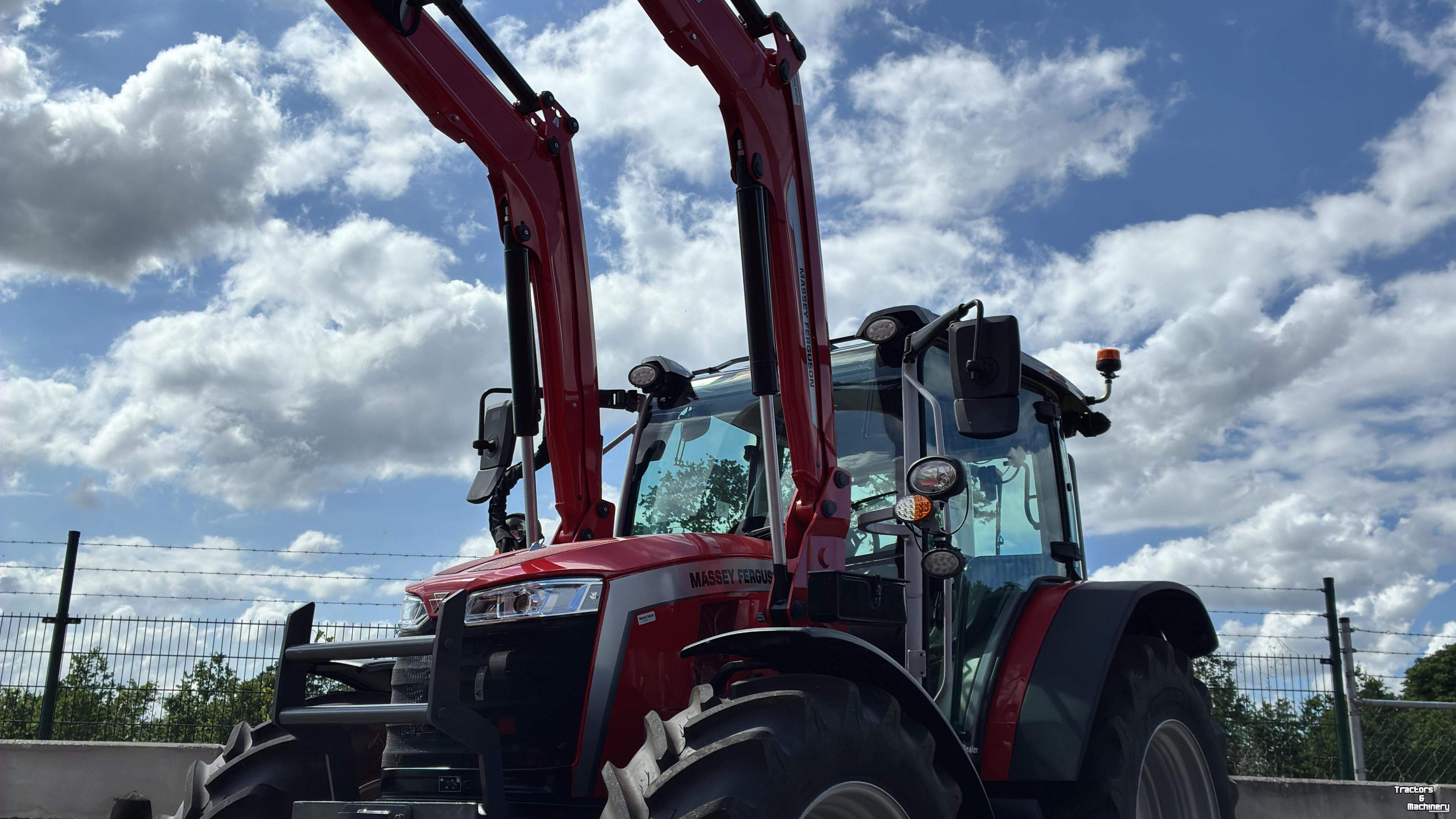 Tracteur Massey Ferguson 5M.115 D4