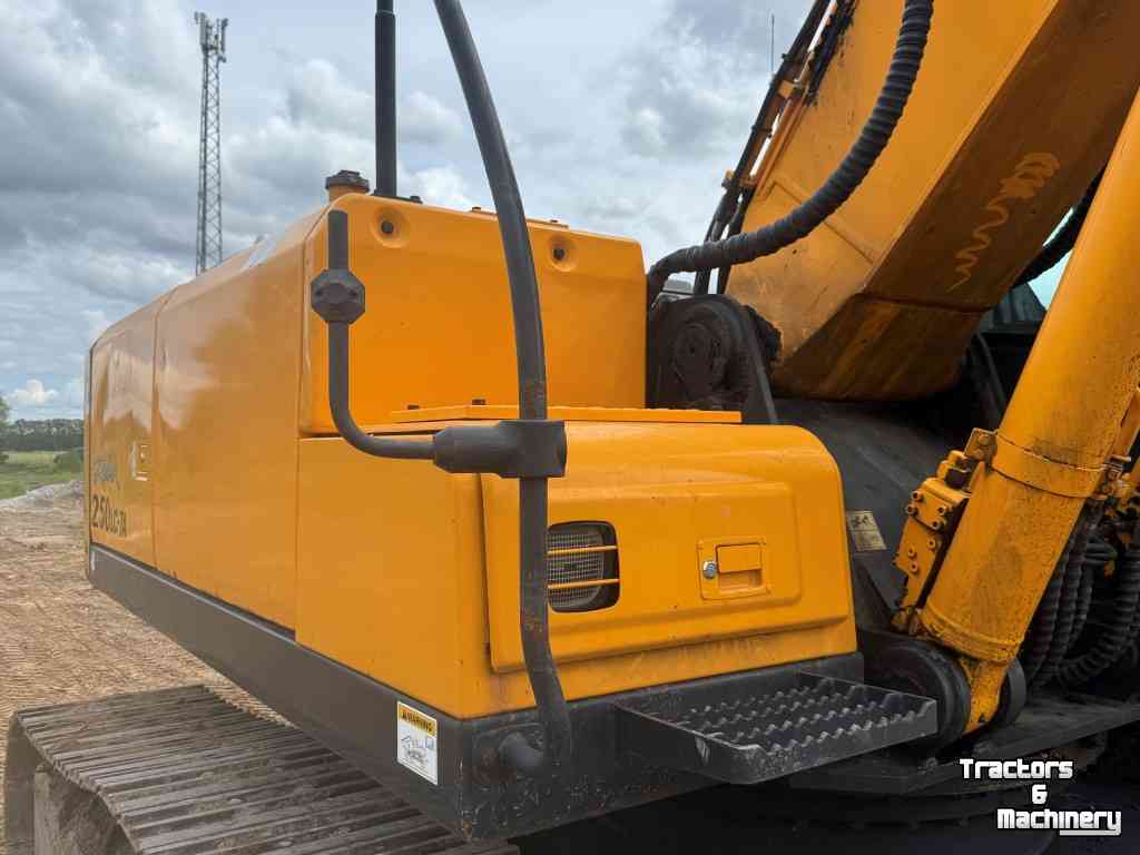 Pelles sur chenilles Hyundai 250-7A