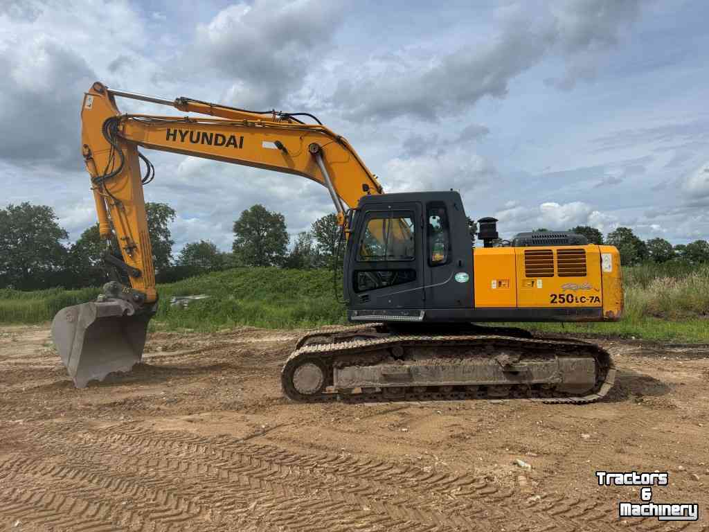 Pelles sur chenilles Hyundai 250-7A