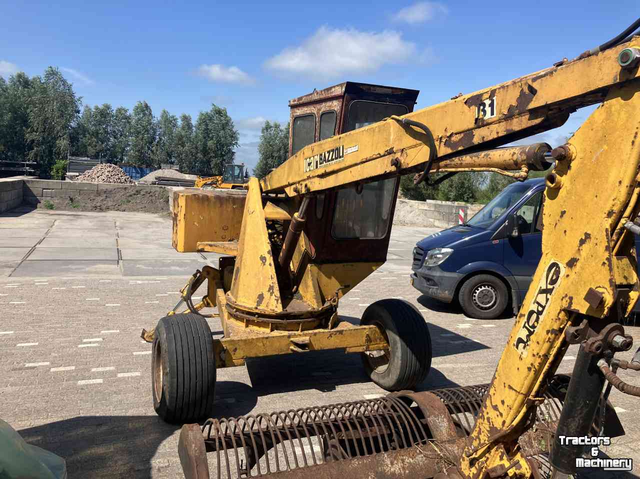 Pelles sur pneus Bazzoli B1 EXPORT