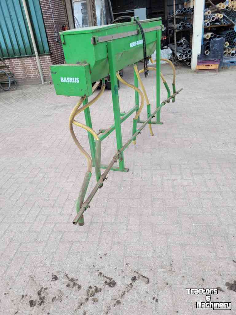 Distributeur d‘engrais Basrijs rijenstrooier 6 rijen