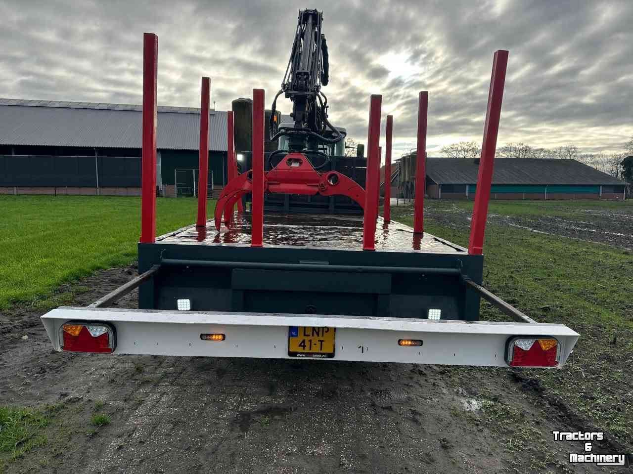 Véhicule tracté arracheuse forestière  bomenwagen/bomenuitrijwagen
