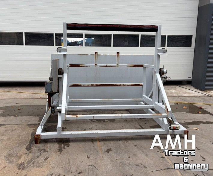 Convoyeur  2730X650 Bunker met uitvoerband+kantelaar, Feed hopper with discharge conveyor including bin tipper, Dosierbunker mit Austragsband inklusive Kistenkipper