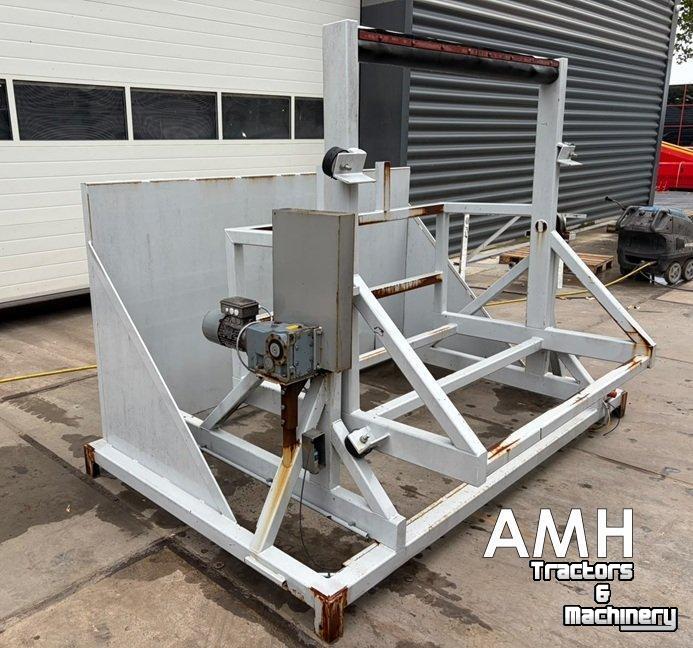 Convoyeur  2730X650 Bunker met uitvoerband+kantelaar, Feed hopper with discharge conveyor including bin tipper, Dosierbunker mit Austragsband inklusive Kistenkipper