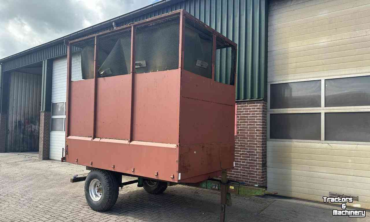 Remorque à copeaux de bois  Snipperkipper / Snipperkipwagen / Kipper voor versnipperaar