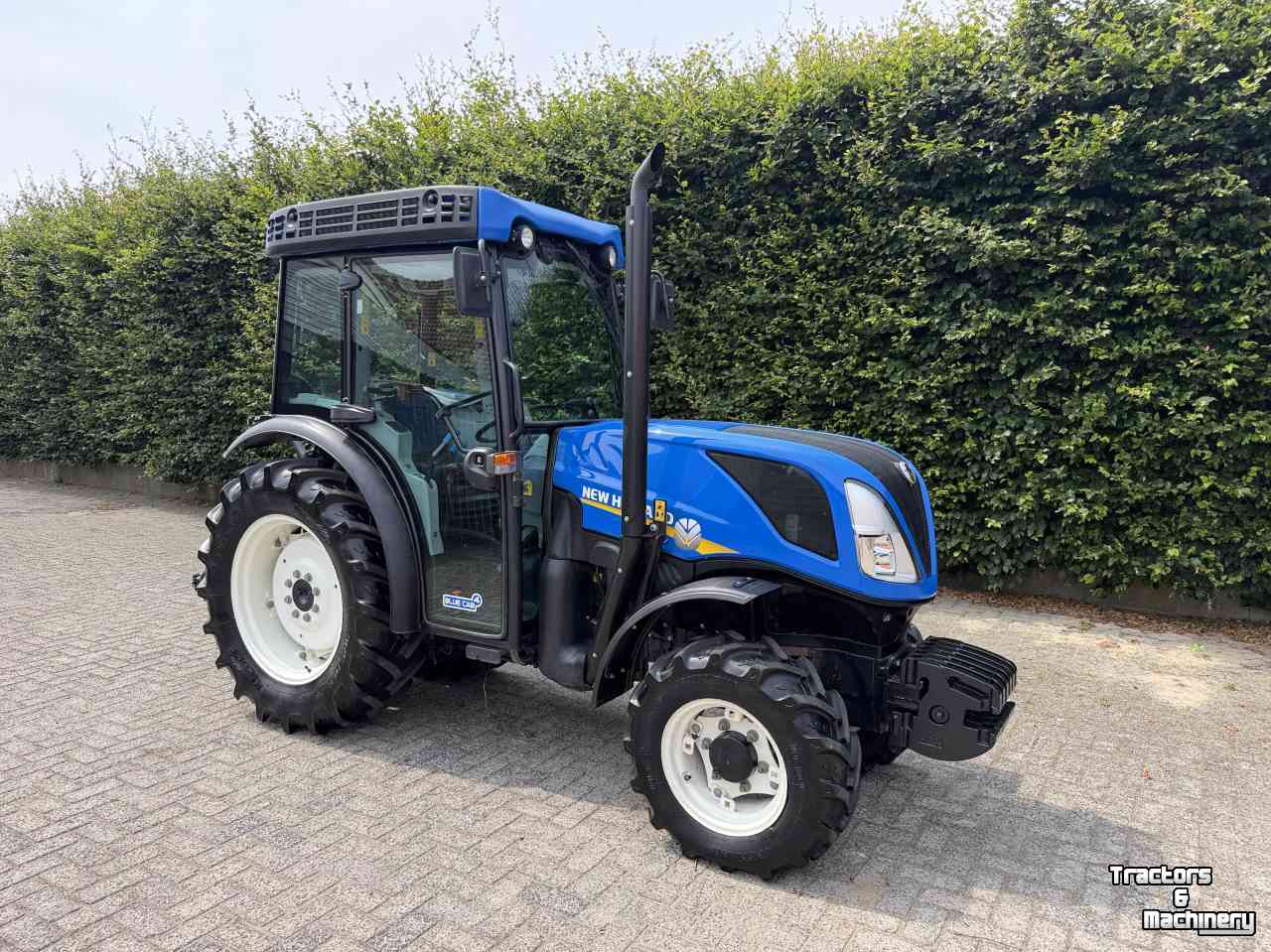 Tracteur pour vignes et vergers New Holland T4.100v