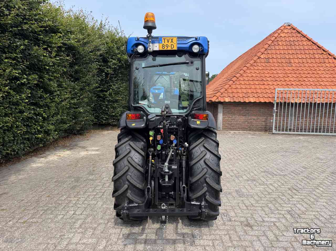 Tracteur pour vignes et vergers New Holland T4.100v