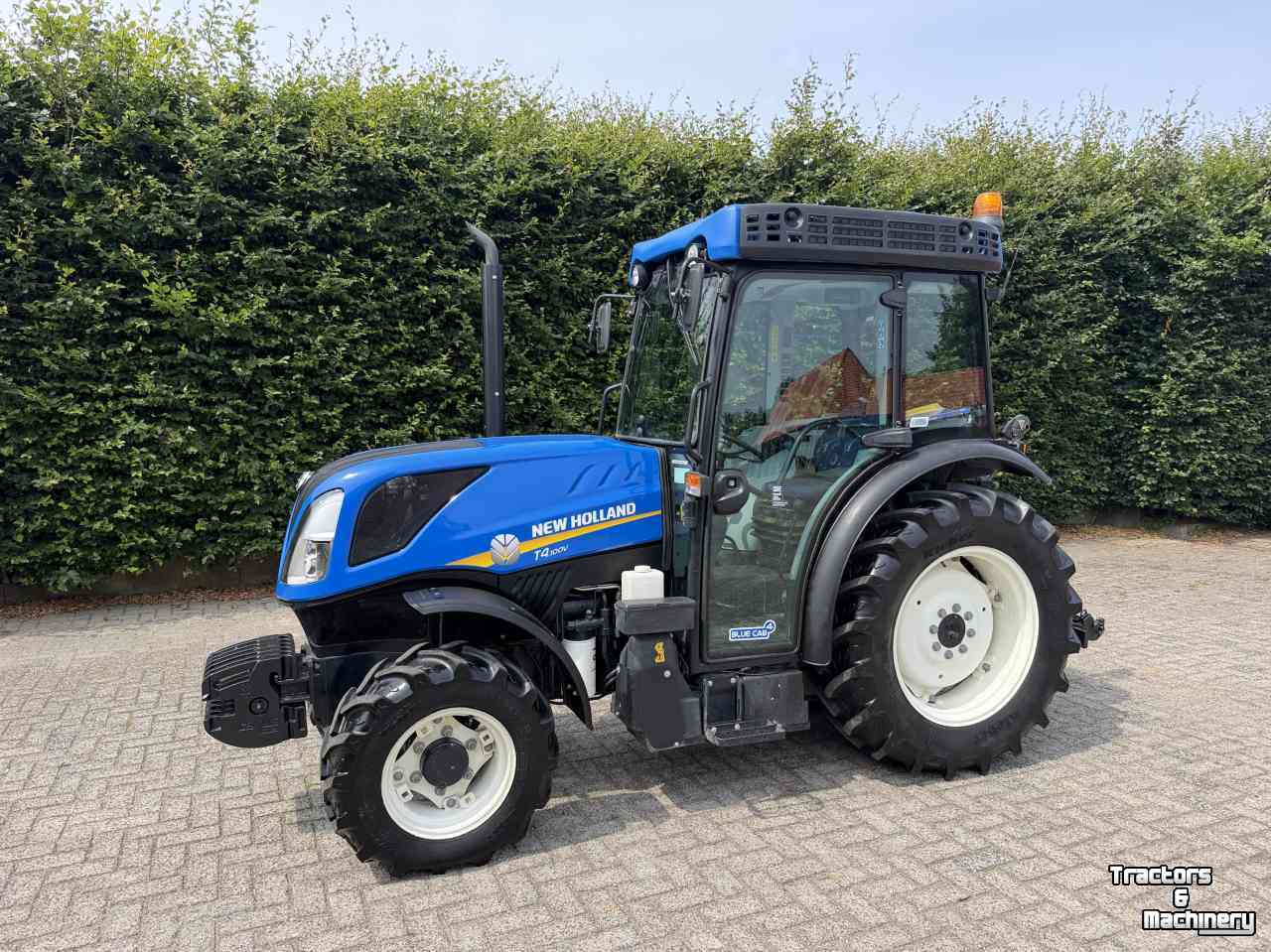 Tracteur pour vignes et vergers New Holland T4.100v