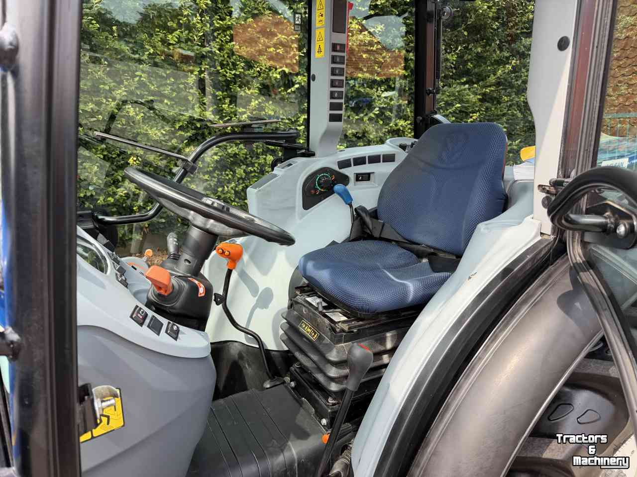 Tracteur pour vignes et vergers New Holland T4.100v