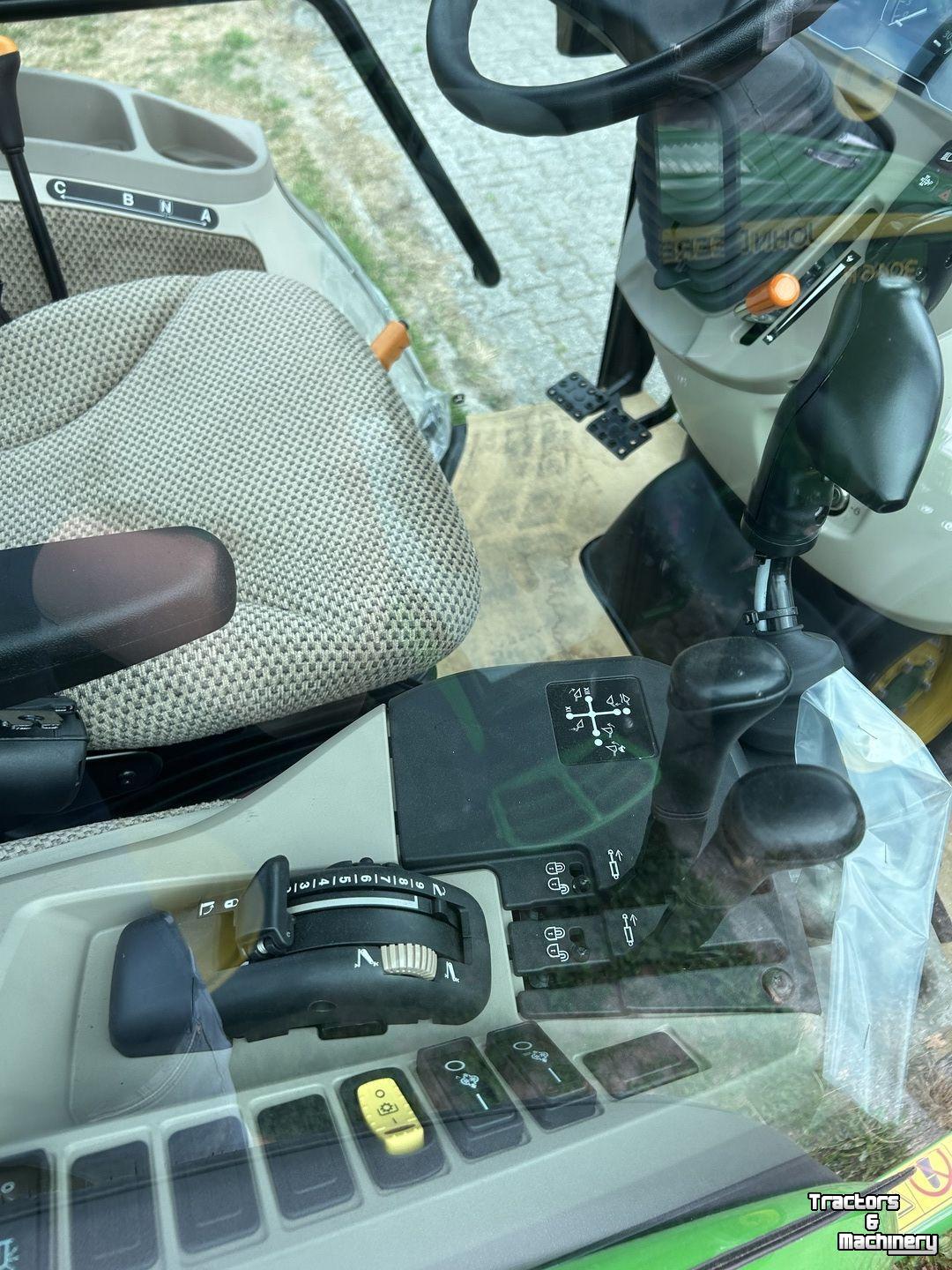 Tracteur pour vignes et vergers John Deere 4066R