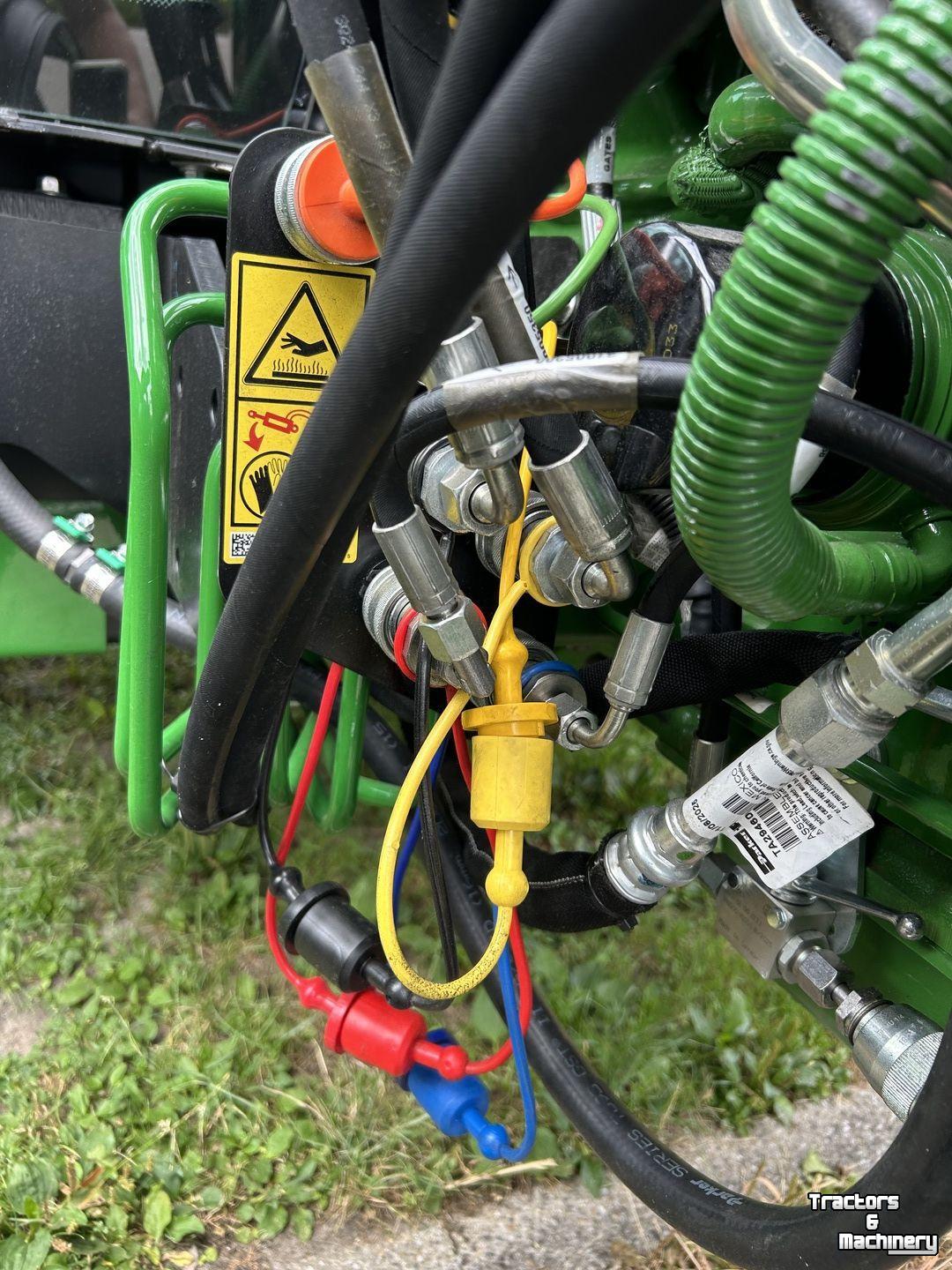 Tracteur pour vignes et vergers John Deere 4066R