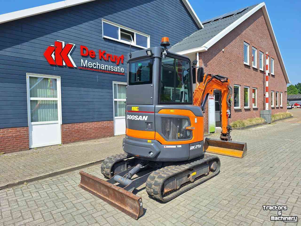 Mini pelleteuse Doosan DX27Z-7