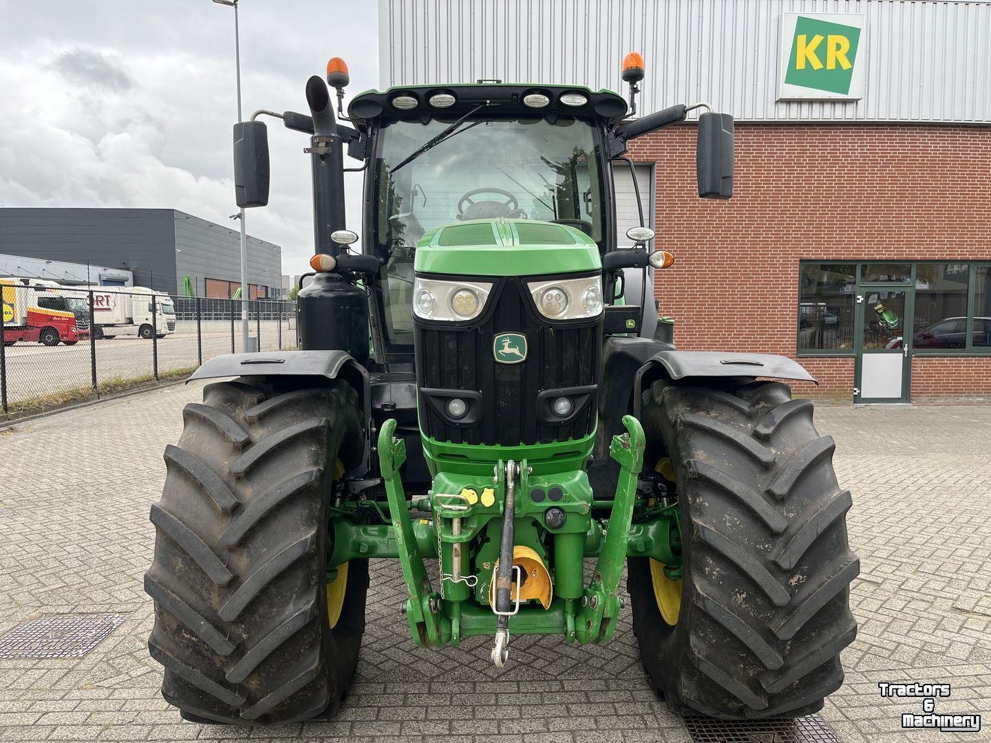 Tracteur John Deere 6215R