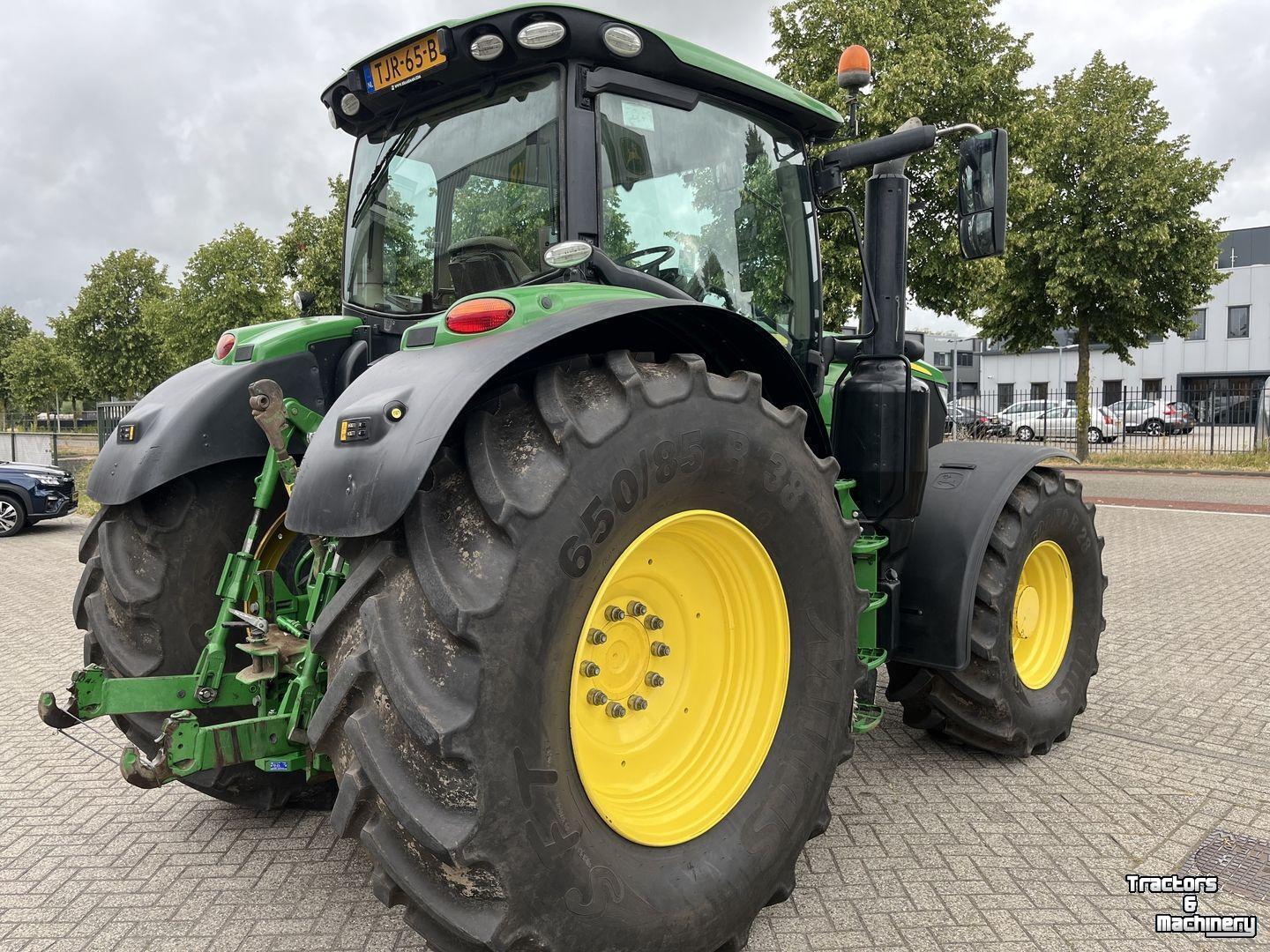 Tracteur John Deere 6215R