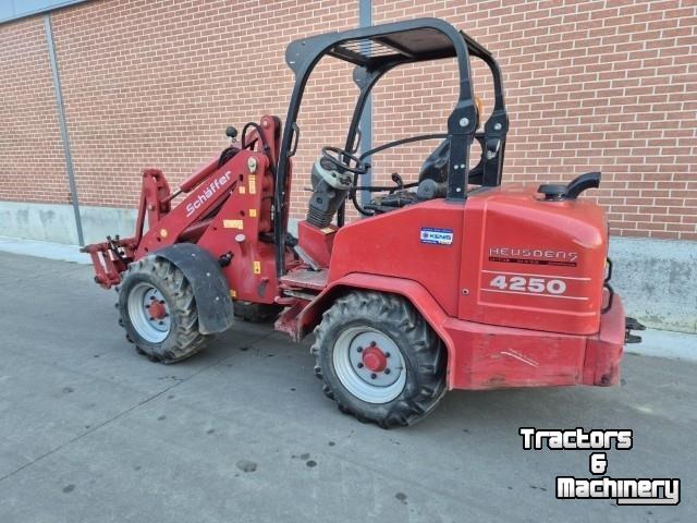 Chargeuse sur pneus Schäffer 4250