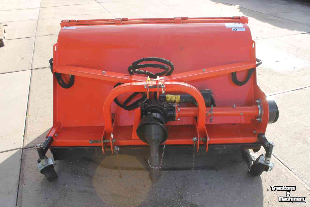 Rotobroyeur Boxer LOW160 klepelmaaier met hydraulische laaglossende opvangbak