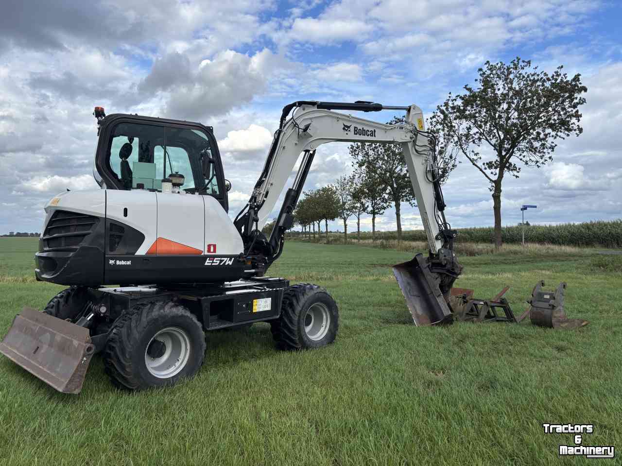 Pelles sur pneus Bobcat E57W
