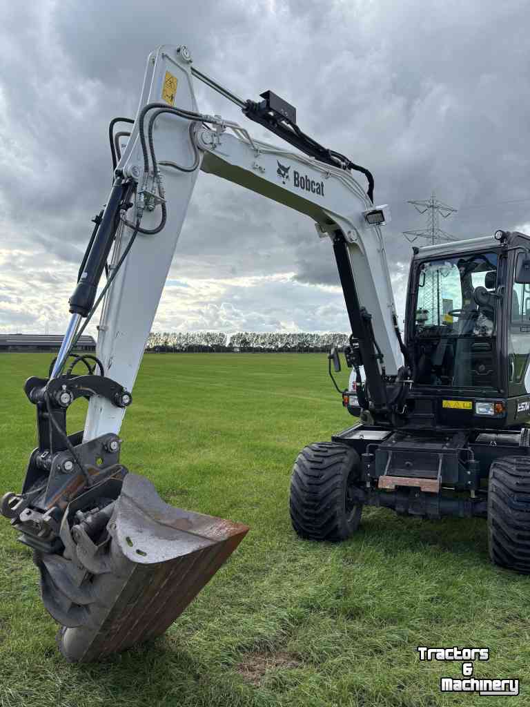 Pelles sur pneus Bobcat E57W