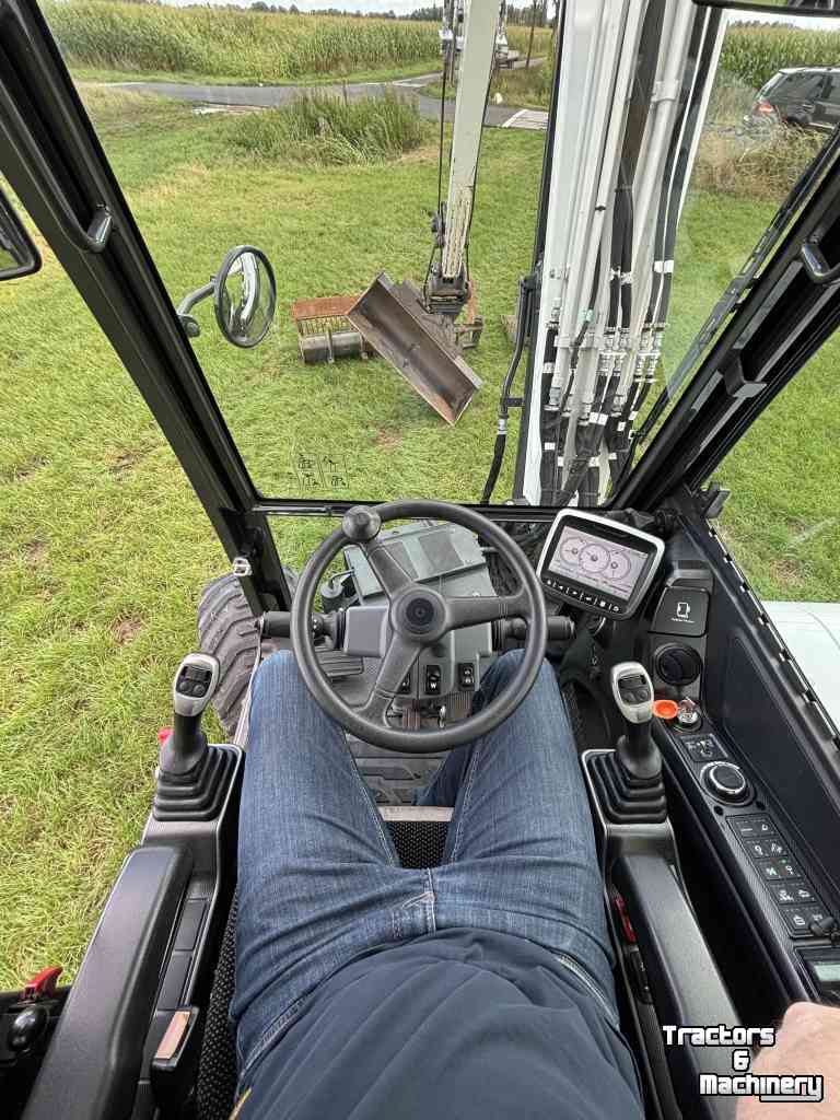Pelles sur pneus Bobcat E57W