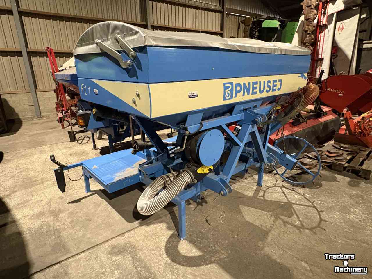Semoir Pneusej  FT1 front zaaitank met gewicht
